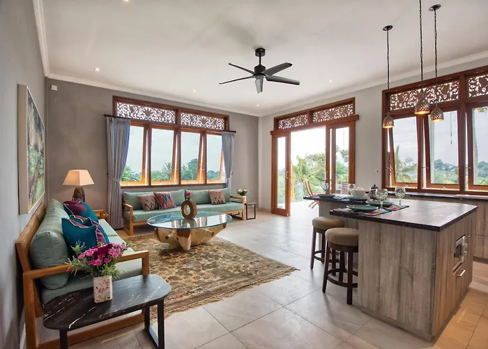 Quiet Luxury Paradise Fab Staff Lebah