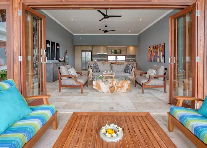 Quiet Luxury Paradise Fab Staff Lebah