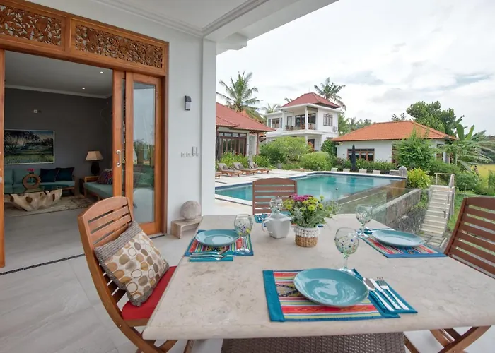 Quiet Luxury Paradise Fab Staff Lebah *