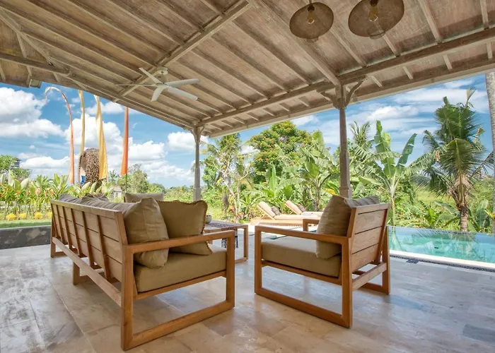 Quiet Luxury Paradise Fab Staff Lebah Villa Ubud