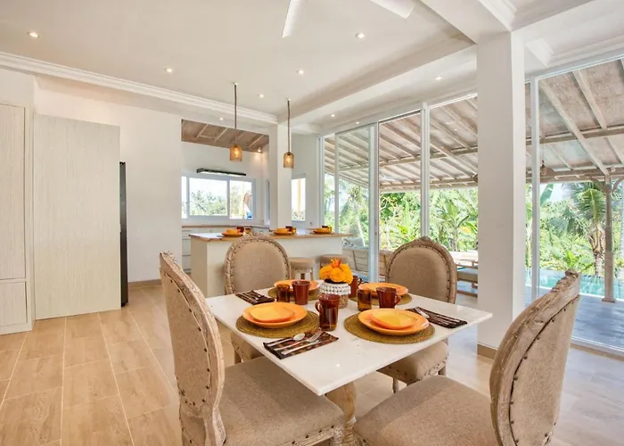 Quiet Luxury Paradise Fab Staff Lebah Villa *