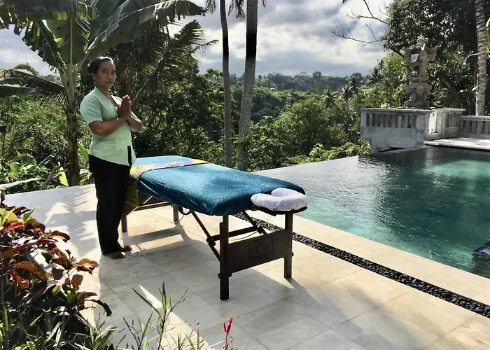 Quiet Luxury Paradise Fab Staff Lebah *