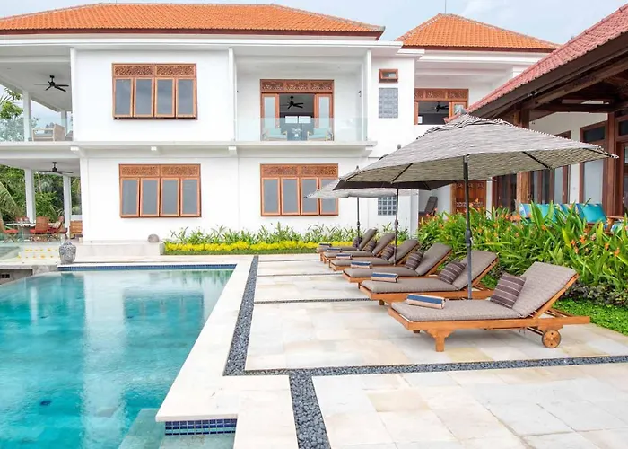 Quiet Luxury Paradise Fab Staff Lebah *