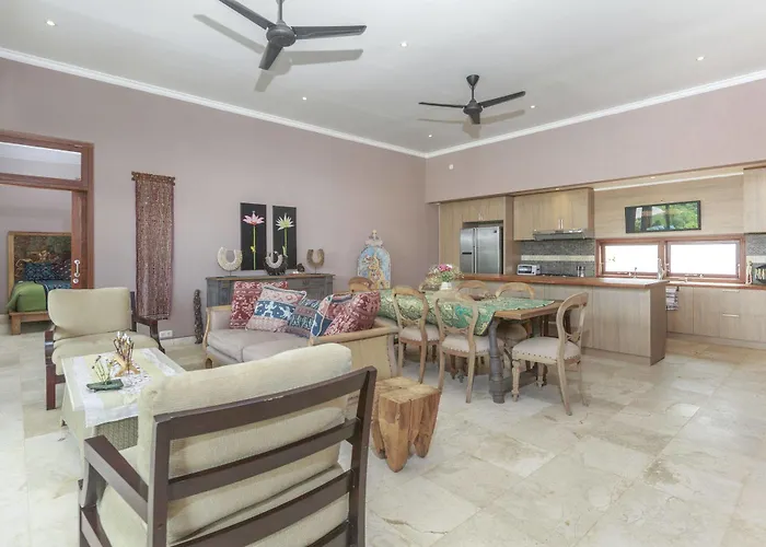 Quiet Luxury Paradise Fab Staff Lebah Villa